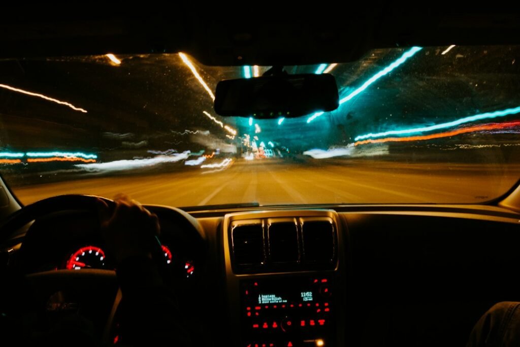 Night-time road and car, illustrative image for the GTA San Andreas Android guide
