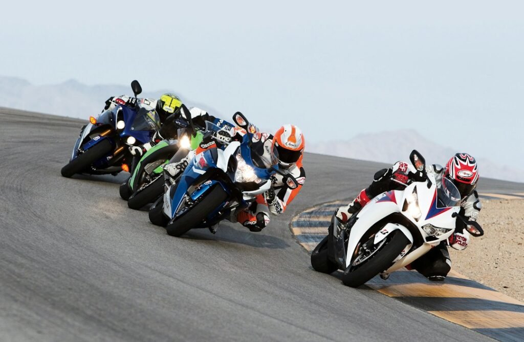 Motorcycle on a curved road used as an illustrative featured image for the Racing Fever Moto Android guide