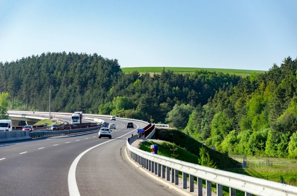 Vehicles travelling on a highway, illustrative image for Truckers of Europe 3